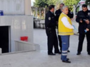 Cami tuvaletinde intihar