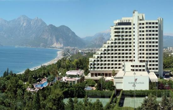 ANTALYA'NIN SİMGESİ DEV OTEL KAPANIYOR