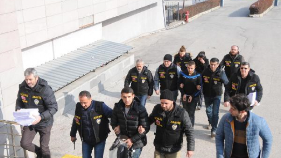 ESKİŞEHİR'DE HIRSIZLIK ŞEBEKESİ YAKALANDI; İŞTE ÇALDIKLARI