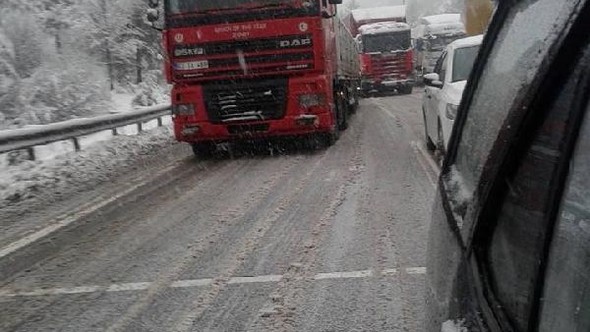 ADANA ANKARA YOLUNDA KAZA;YOL KAPANDI