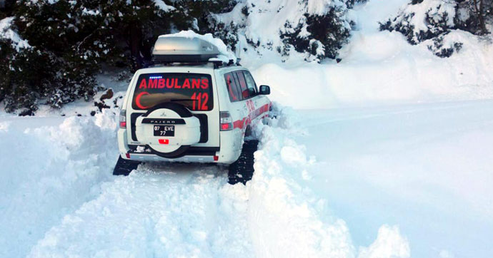 ANTALYA'DA KAR PALETLİ AMBULANS İLE HASTA NAKLİ