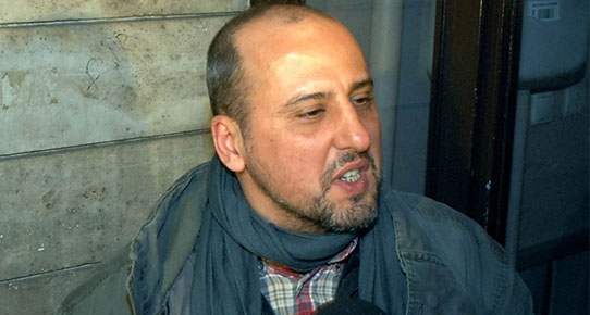 AHMET ŞIK CEZA EVİNE GİDERKEN; ENSEYİ KARARTMAYIN