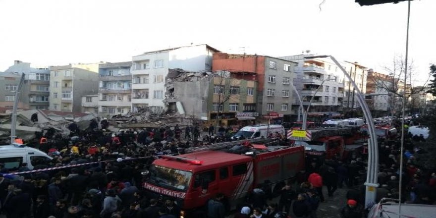 İSTANBUL'DA  ÇÖKEN BİNA GÜVENLİK KAMERASINDA