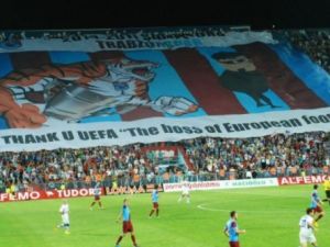 TRABZON da açılanı pankart TOKİ'den..