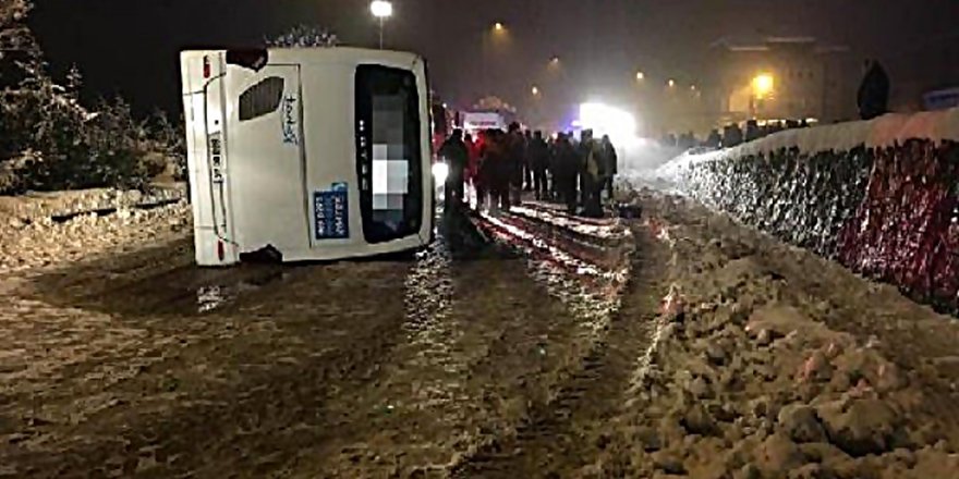 YOLCU OTOBÜSÜ DEVRİLDİ : 2 ÖLÜ 6 YARALI