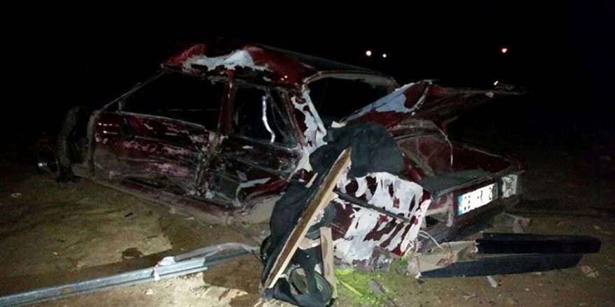 TIR İLE ÇARPIŞAN OTOMOBİLDEKİ 3 KİŞİ ÖLDÜ