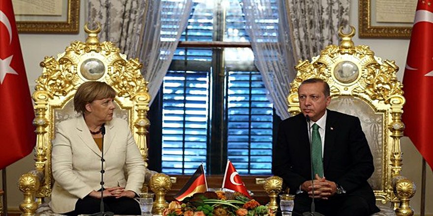 Erdoğan ile Merkel arasında tebrik gerginliği