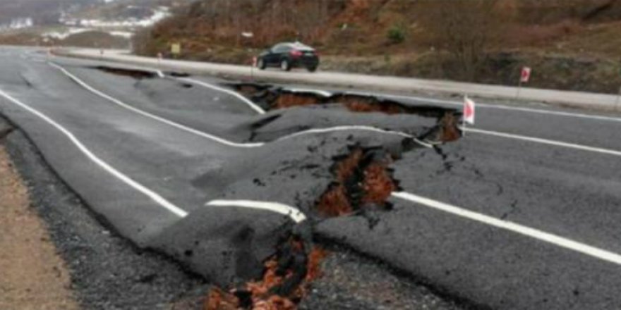 DAHA AÇILMAMIŞ BÖLÜNMÜŞ YOLDA SKANDAL
