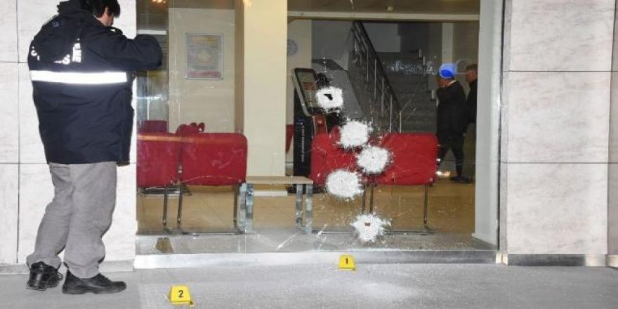 MERSİN'DE BANKAYA SİLAHLI SALDIRI