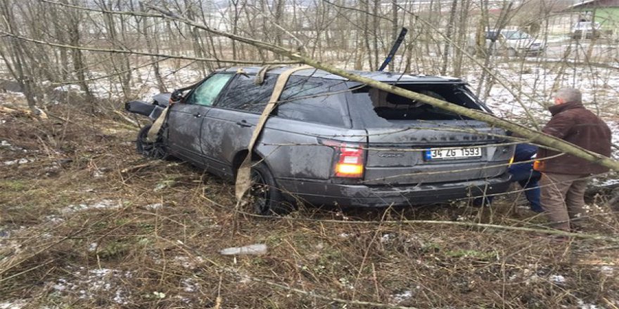 ÜNLÜ ŞARKICI ARABASIYLA TAKLA ATTI