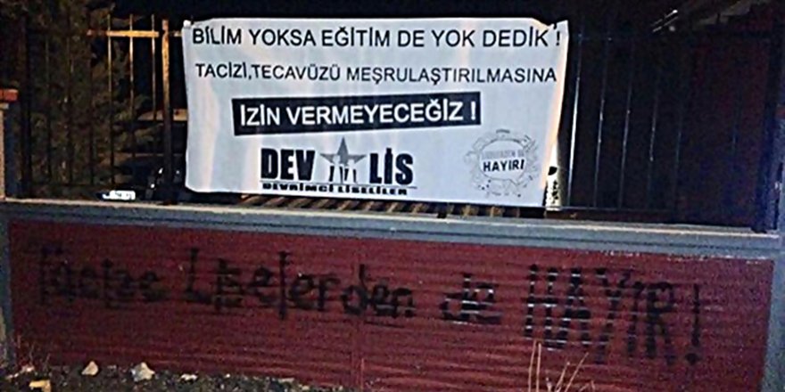 TECAVÜZ SORUŞTURMASINDA GERGİNLİK; MÜDÜR SERBEST ÖĞRENCİLER GÖZALTINDA