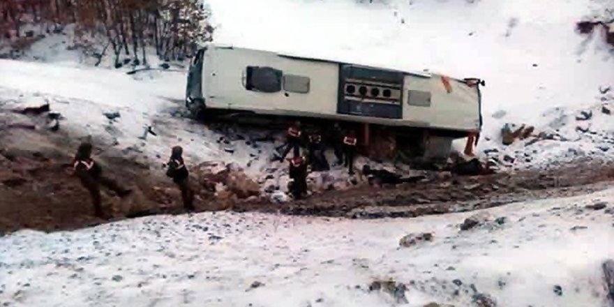 KAYSERİ'DE YOLCU OTOBÜSÜ DEVRİLDİ : 21 YARALI