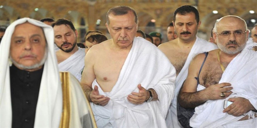 ERDOĞAN'I KABE'DE BÖYLE GÖRÜNTÜLEDİLER