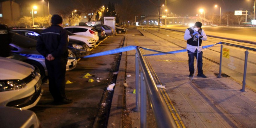 KONYA'DA TRAMVAY DURAĞINDA BIÇAKLI KAVGA