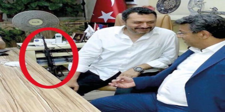 AKP BİNASINDA SKANDAL GÖRÜNTÜ