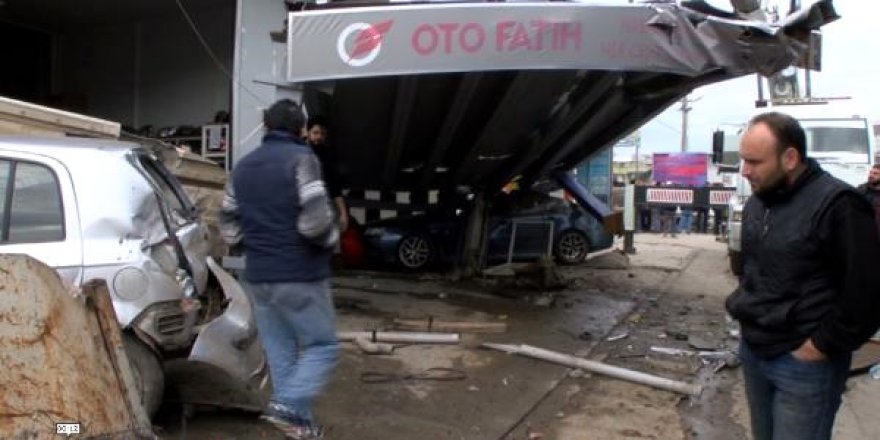 BURSA'DA KAZA: 10 ARAÇ HURDAYA DÖNDÜ