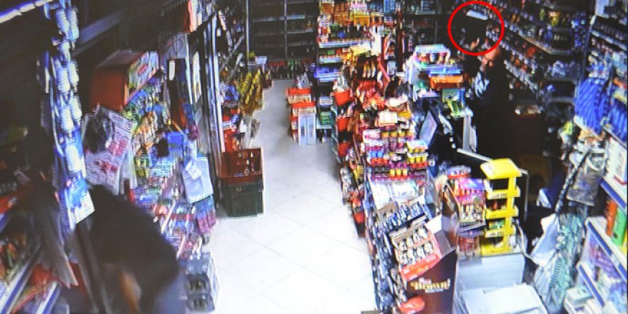 SİLAHLI SOYGUNCUYU VERESİYE DEFTERİYLE KOVALADI