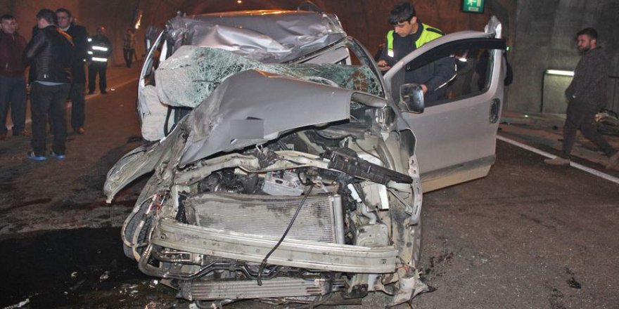 RİZE TÜNELİ'NDE KORKUNÇ KAZA
