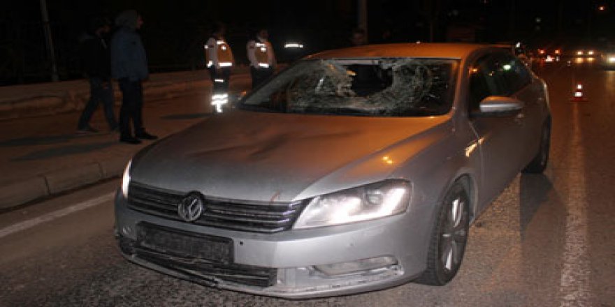 BAKAN'IN KORUMA ARACI YAYAYA ÇARPTI