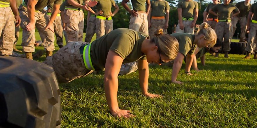 ABD KADIN ASKERLERİNİN ÇIPLAK FOTOĞRAF SKANDALI