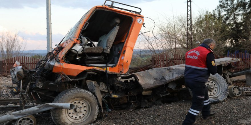 Demiryolu tamir aracı devrildi: 3 işçi öldü