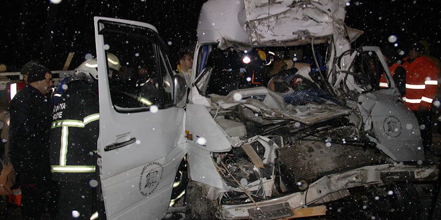 Katliam gibi kaza: Ölü ve yaralılar var