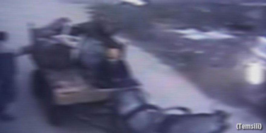 Ölen arkadaşlarının evini soydular