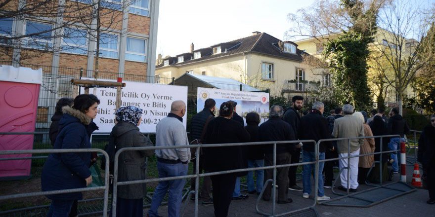 Referandum  oylamasının ilk gününde hile skandalı