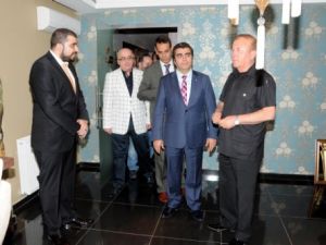 Vali Özel Uçakla Gitti; Kuaför Açtı..