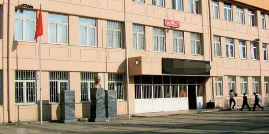 İstanbul'da ortaokulda dehşet: Arkadaşını bıçakladı