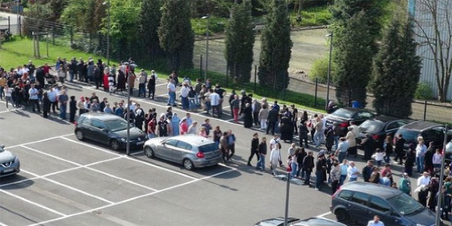 Almanya'da referandum kuyruğunu gören geri döndü