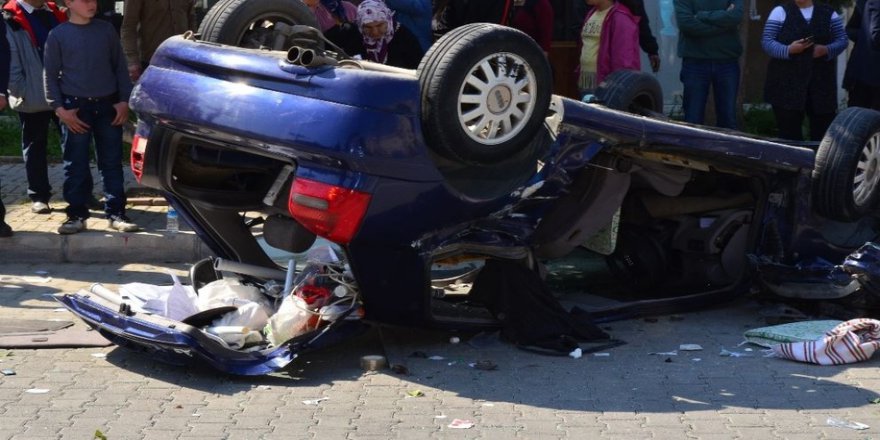 İzmir’de feci kaza: 2’si ağır 7 yaralı