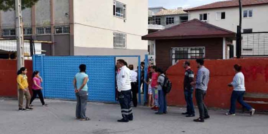 Antalya'da ilköğretim okulunda skandal : 14 öğrenci zehirlendi