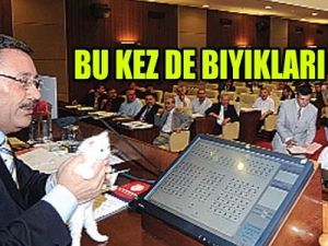 Melih Gökçek bu kez bıyıkları kesti...