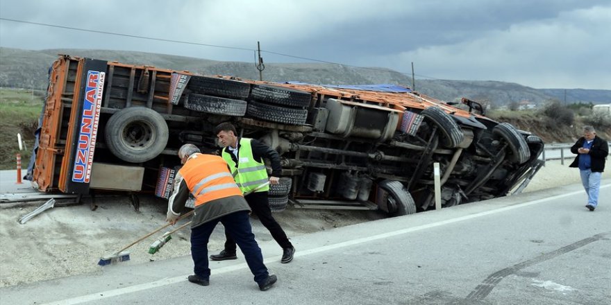 Eskişehir'de feci kaza: 2 ölü, 3 yaralı