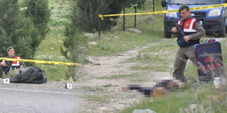 Yol kenarında kadın cesedi bulundu