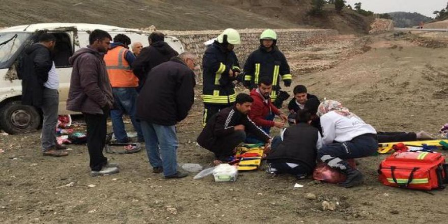 Ticari araç takla attı: 1 ölü, 2 yaralı