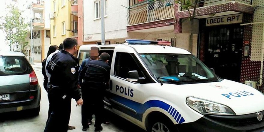Eşini sevgilisiyle bastı