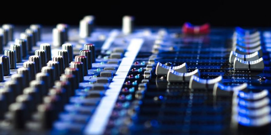 Radyo canlı yayınında akılalmaz dolandırıcılık