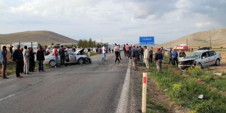 Konya'da trafik kazası: 10 yaralı