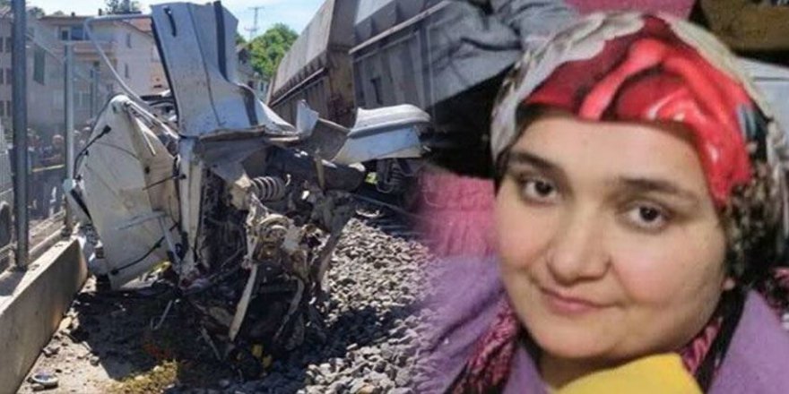 Zonguldak'ta feci kaza: Tren ile otomobil çarpıştı