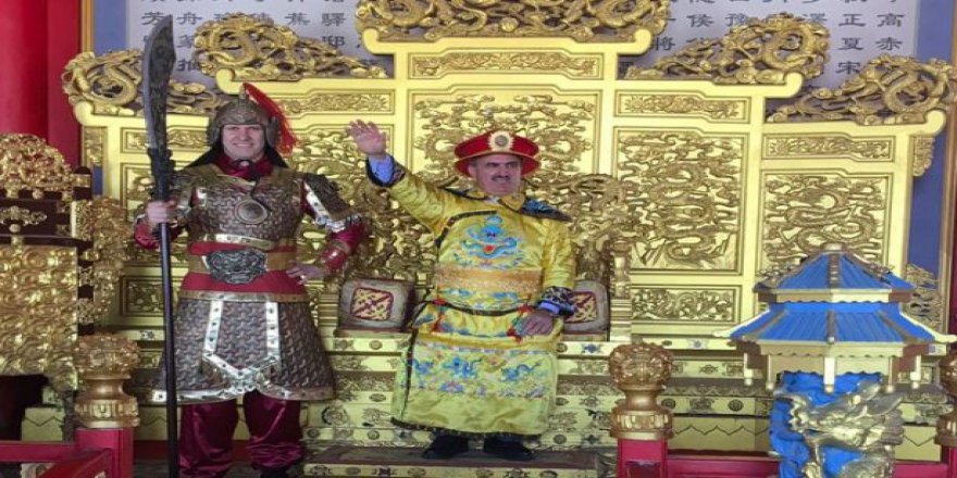 Cem Yılmaz Antalya Valisinin fotoğrafını paylaştı Twitter sallandı