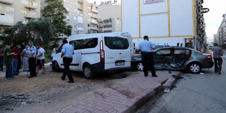Antalya'da trafik kazası: 6 yaralı