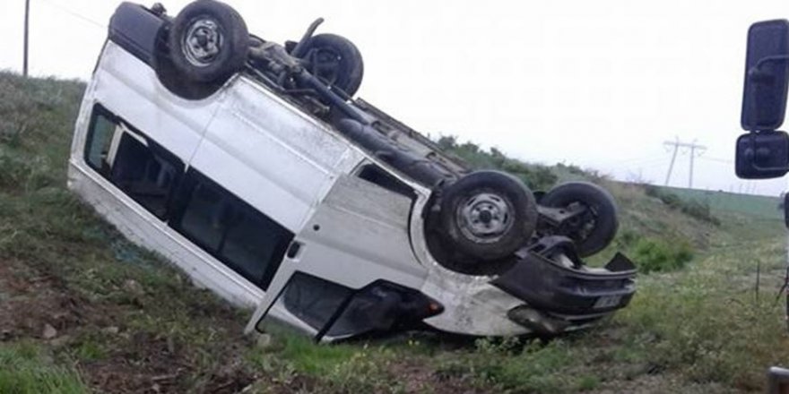 Çorum’da öğrenci servisi takla attı: 13 yaralı