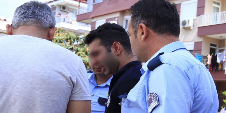 Antalya'da bir polis, kazayla nişanlısını vurdu