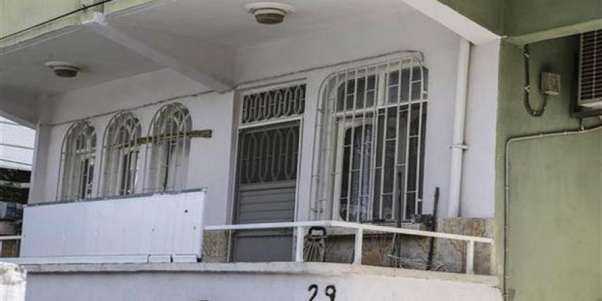 Cinnet getiren polis, anne ve babasını öldürdü