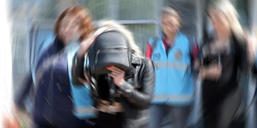 Eskort kızları polisin elinden kaçırdılar