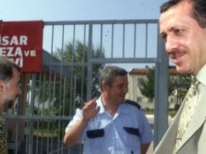 "Erdoğan 2 Yıl İçerisinde Hapse Girebilir!"