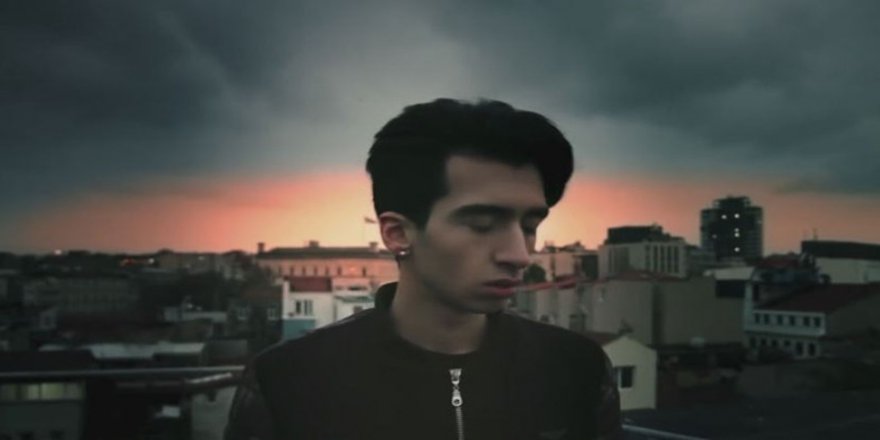 'Gece gölgenin rahatına bak' klibi Youtube'dan kaldırıldı