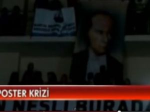 Erdoğan Konuşurken İmam Hatiplilerden Atatürk Posterine Çirkin Saldırı!
